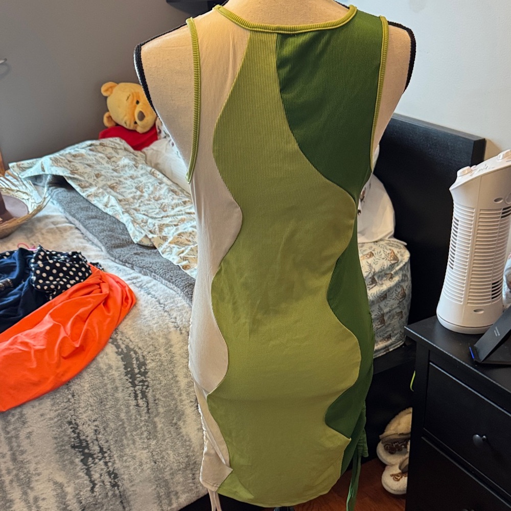 Vibrant Green Wave Pattern Tank Dress - Picture 3 of 3